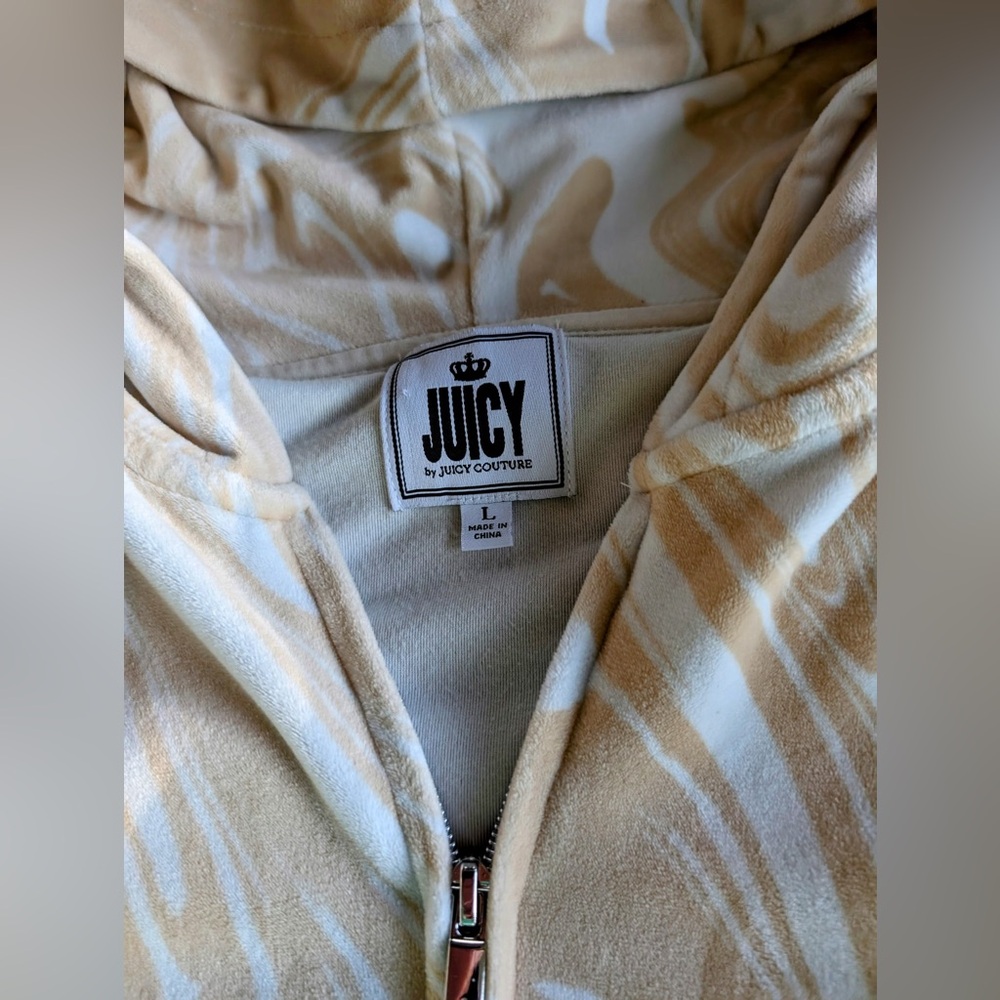 Juicy by Juicy Couture women’s large
Full zip hoodie